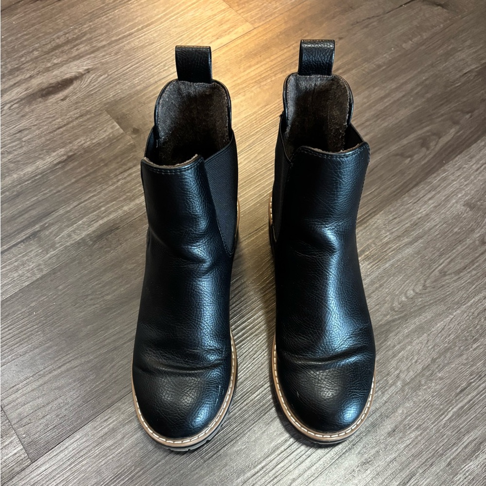 Women’s Black Kenzie Booties - Estimated to be Size 6